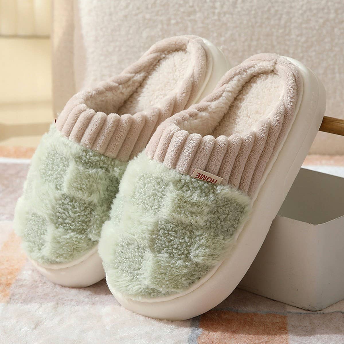 Checkered Fuzzy Warm Slippers – Cozy & Stylish_CWSHS0270