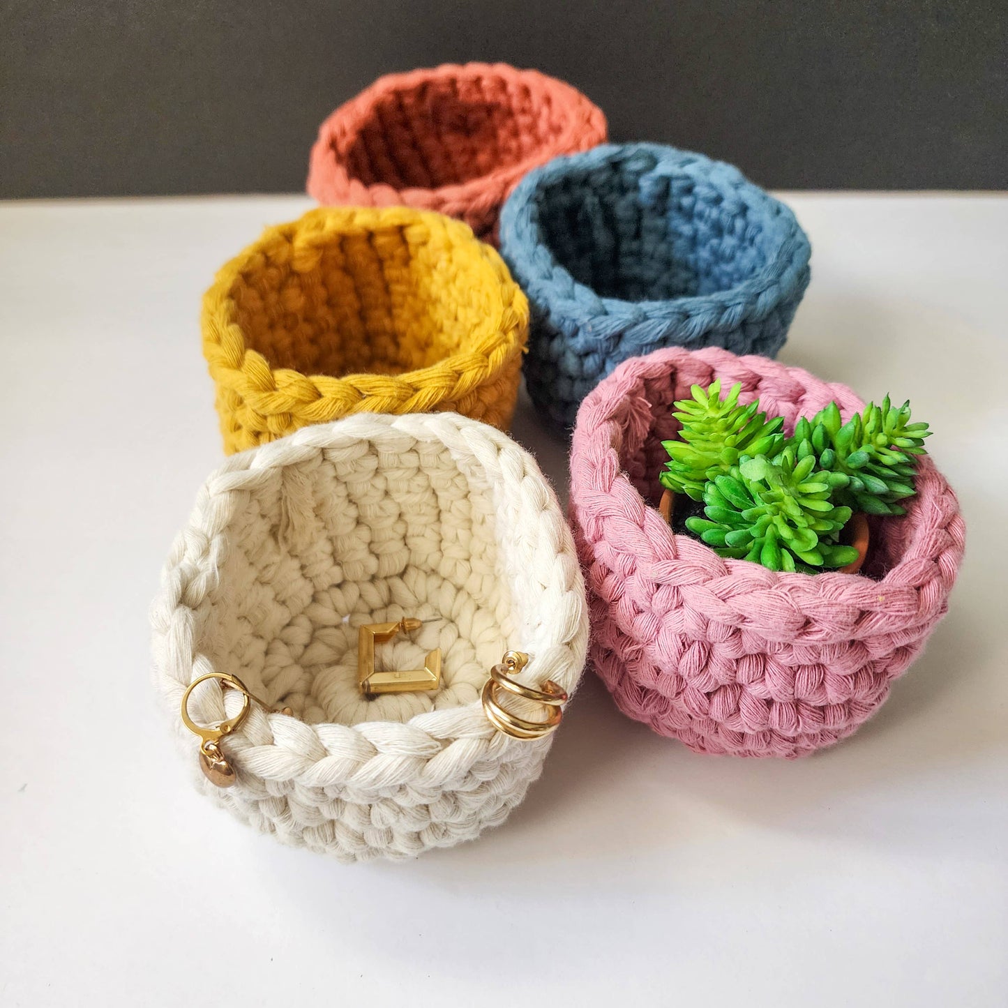Crochet Trinket bowl | Trendy Mini Handmade bowl holder for jewelry