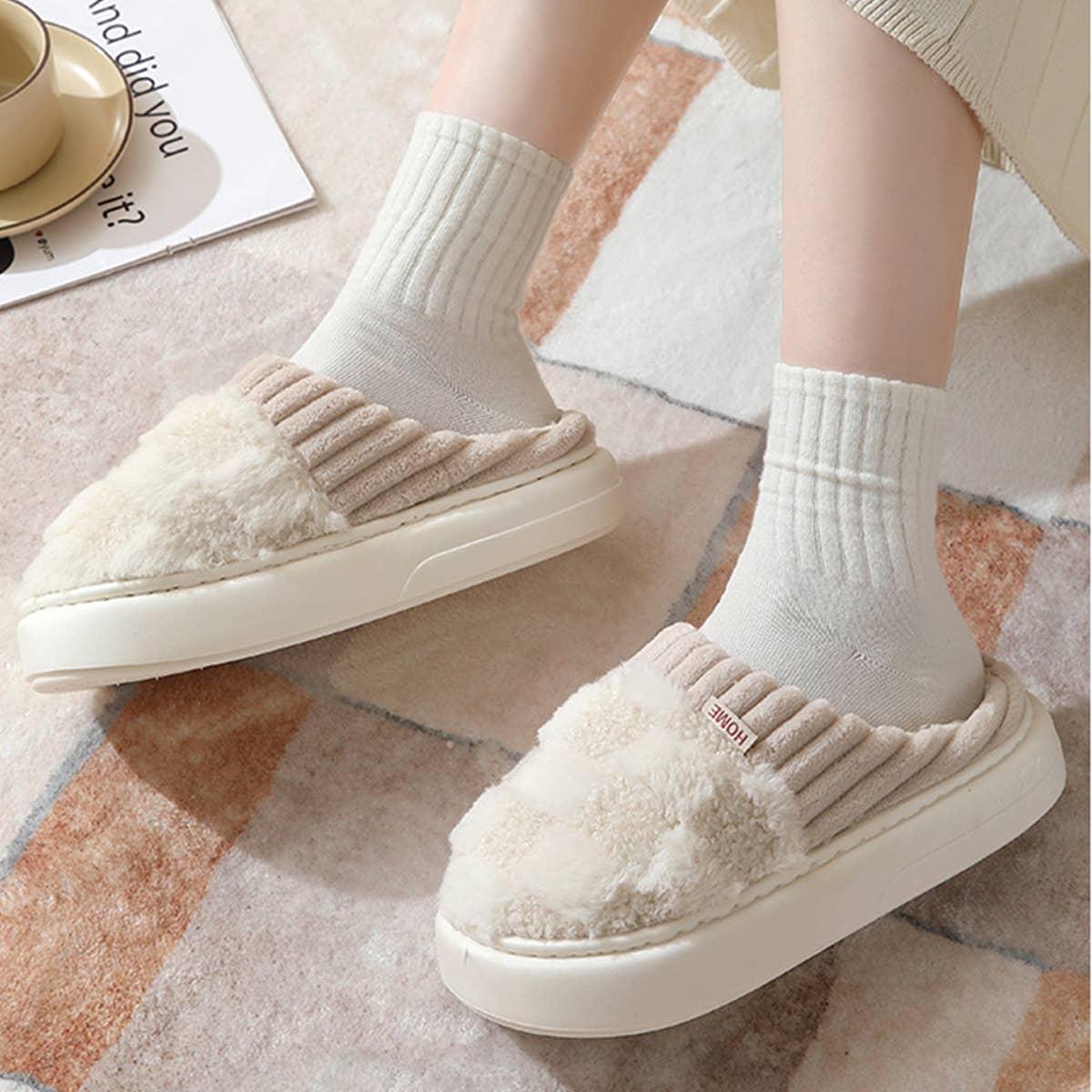 Checkered Fuzzy Warm Slippers – Cozy & Stylish_CWSHS0270