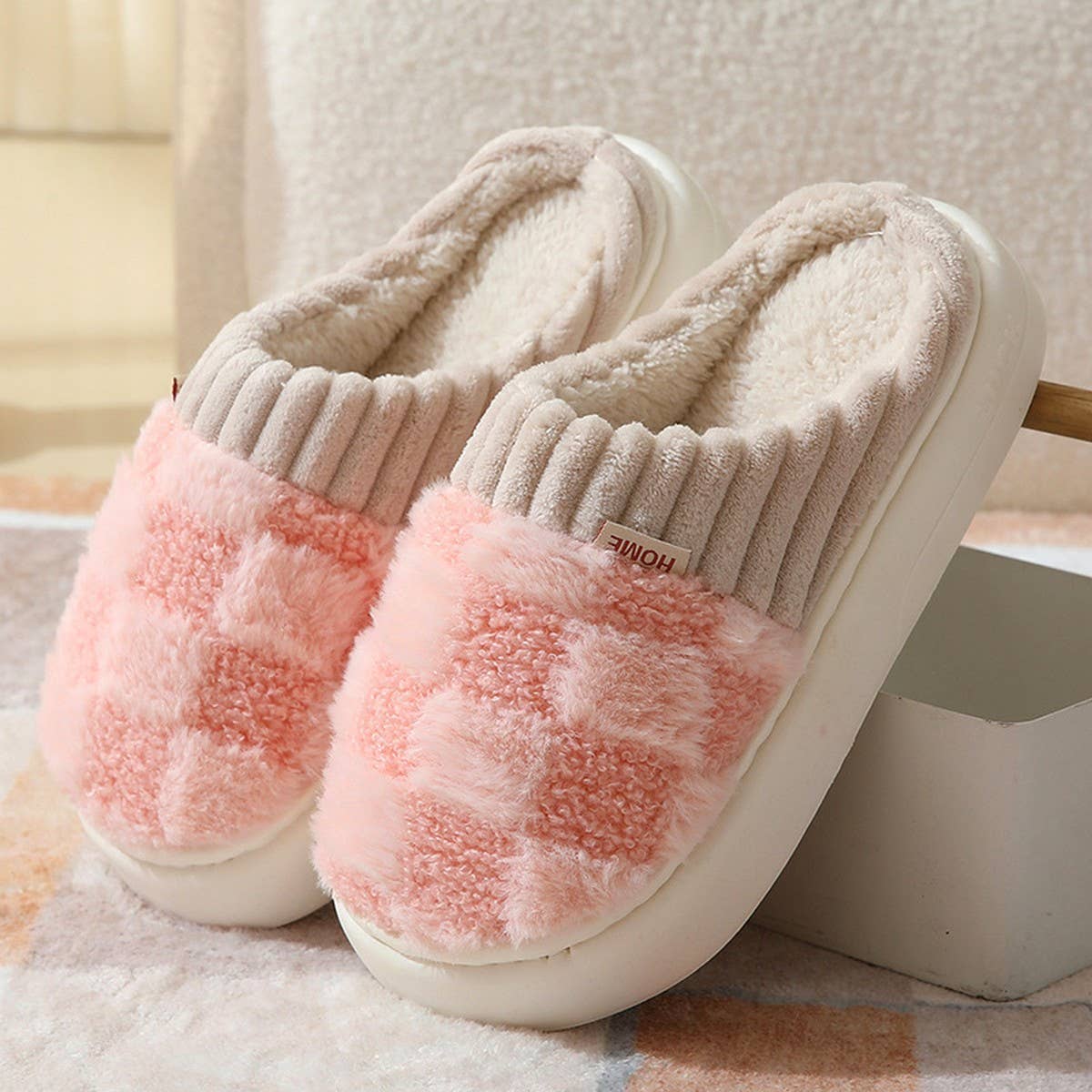 Checkered Fuzzy Warm Slippers – Cozy & Stylish_CWSHS0270