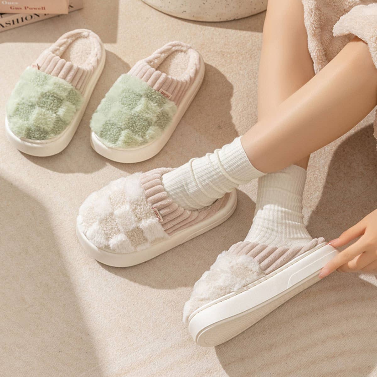 Checkered Fuzzy Warm Slippers – Cozy & Stylish_CWSHS0270