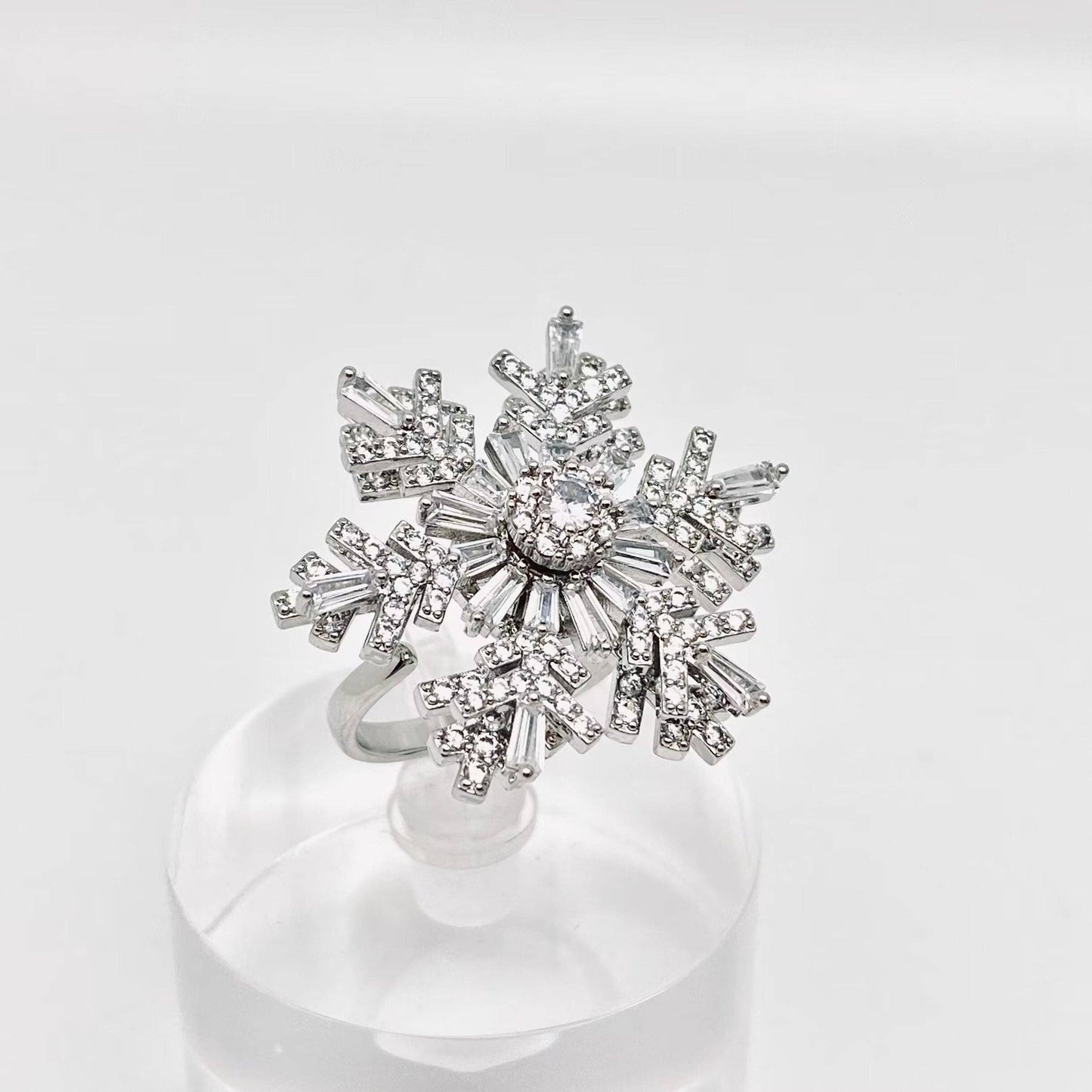 Cubic Zirconia Inlaid Revolving Snowflake Ring