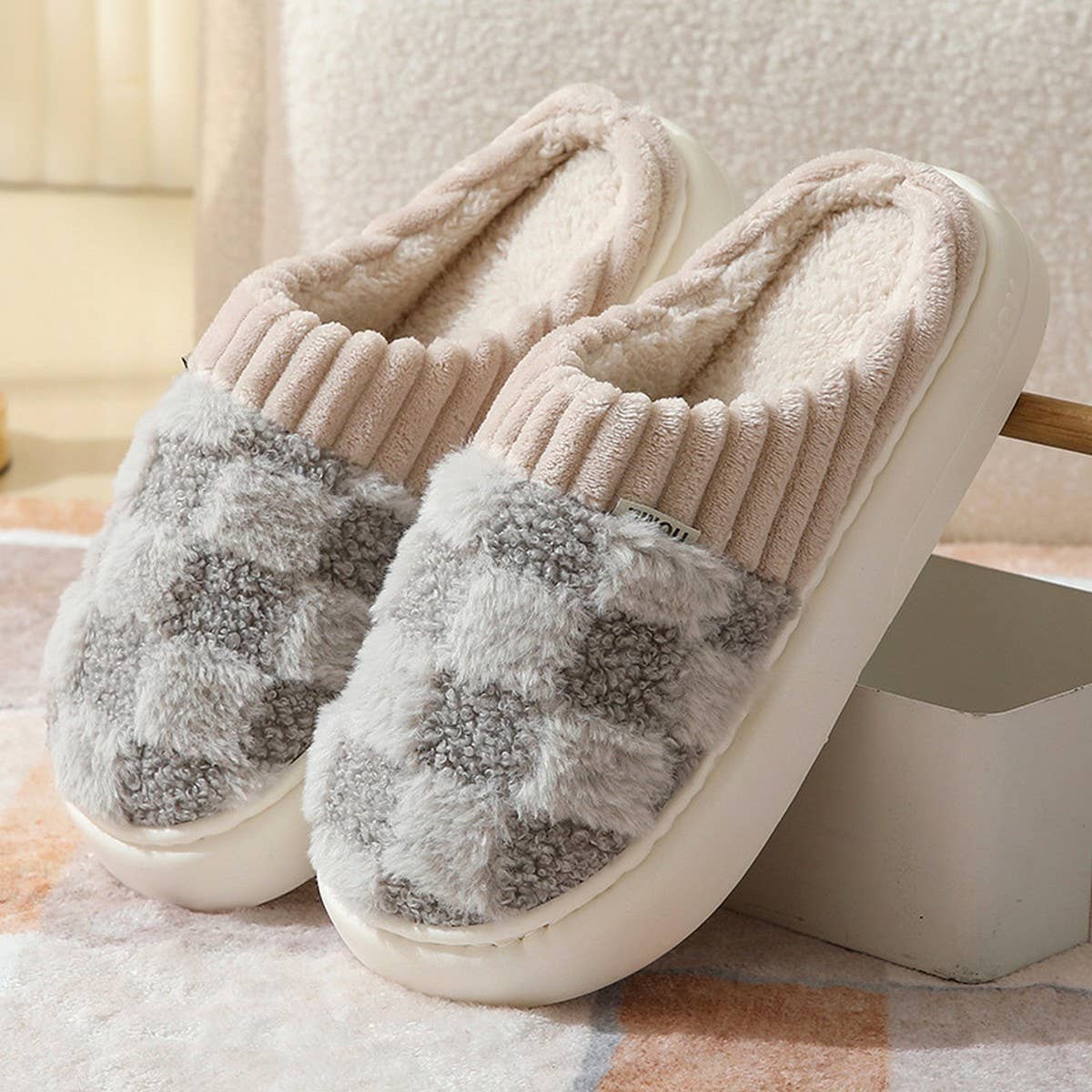 Checkered Fuzzy Warm Slippers – Cozy & Stylish_CWSHS0270