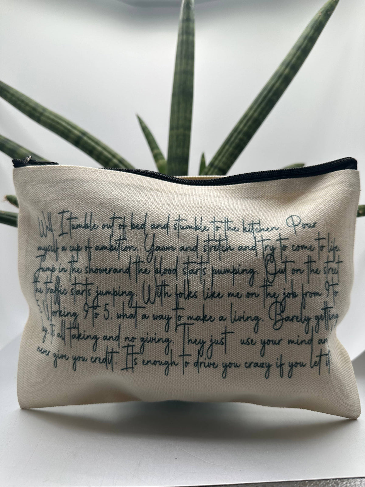 Dolly 9-5  Zipper Bag