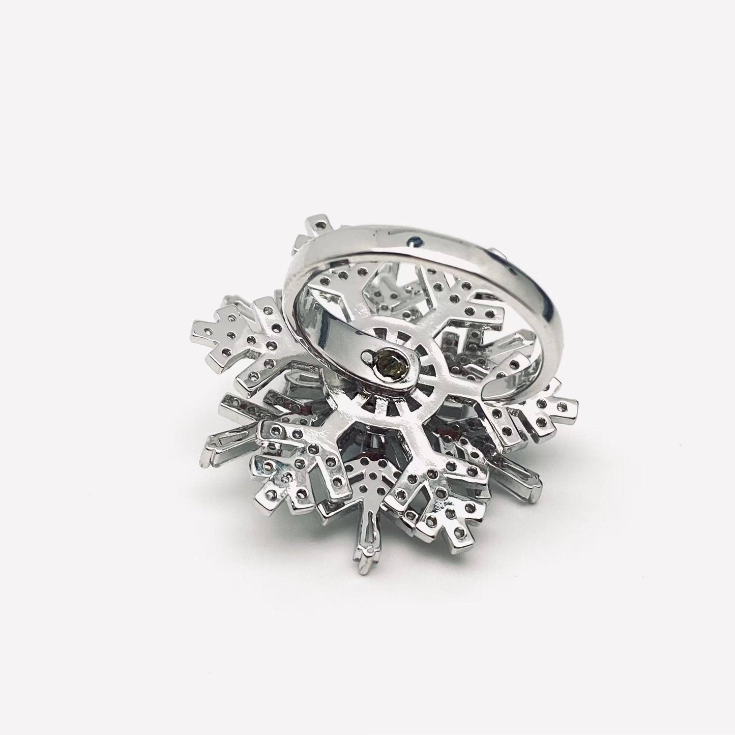 Cubic Zirconia Inlaid Revolving Snowflake Ring