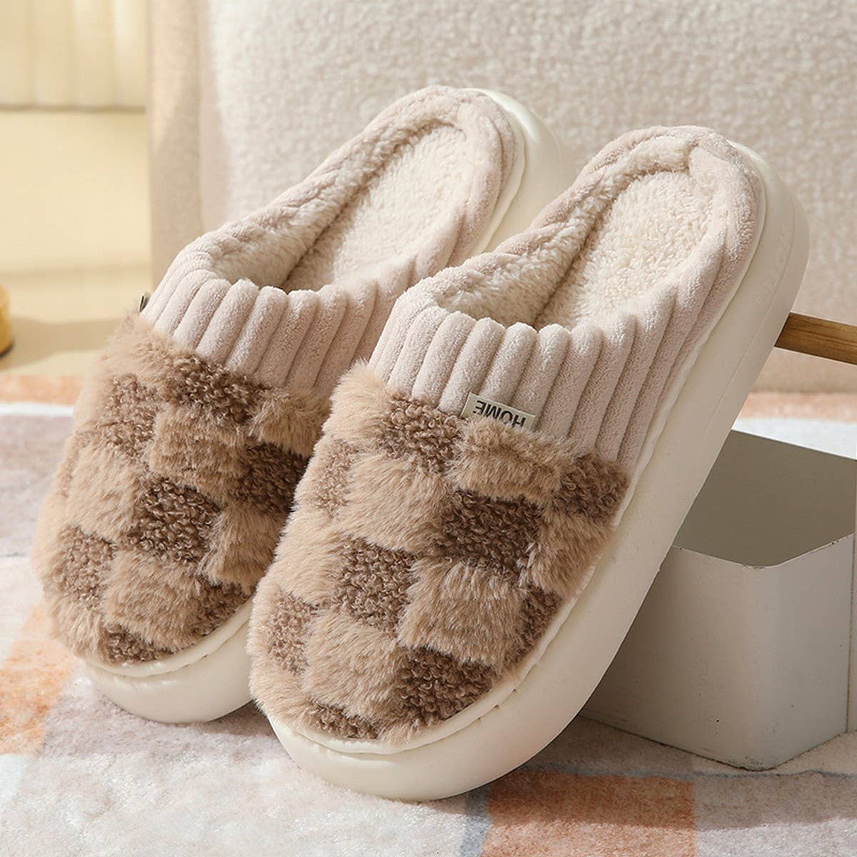 Checkered Fuzzy Warm Slippers – Cozy & Stylish_CWSHS0270